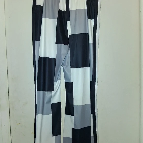 Geometric Black and White Jacket - Picture 2 of 2